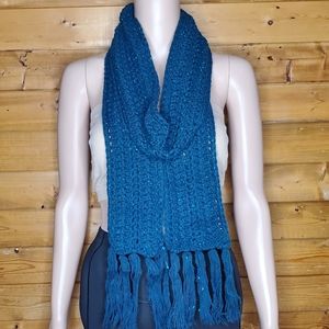 ❤️ 3/$15 dark green scarf soft crochet fringe measures 8.5'×4.5"